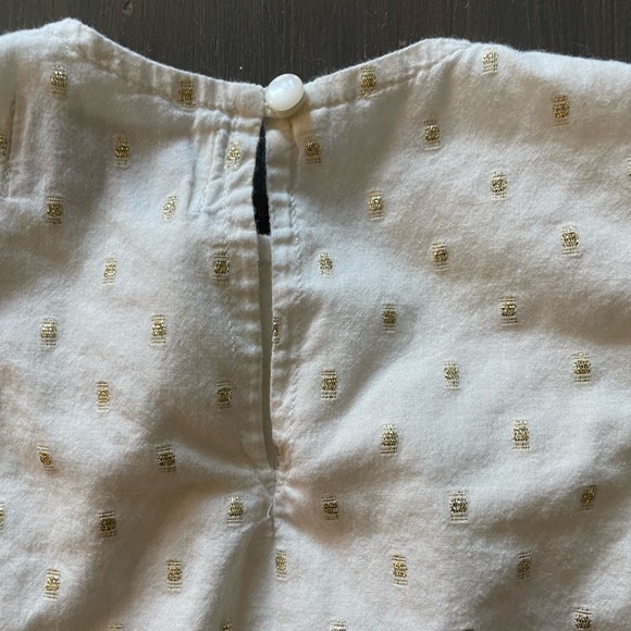 2/$15🍒 Beautiful Cream and Gold Blouse - Picture 4 of 6